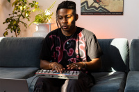 MIDI-клавіатура Akai Professional MPK Mini IV Gray/White 7 – techzone.com.ua MIDI-клавіатура Akai Professional MPK Mini IV Gray/White 7 – techzone.com.ua